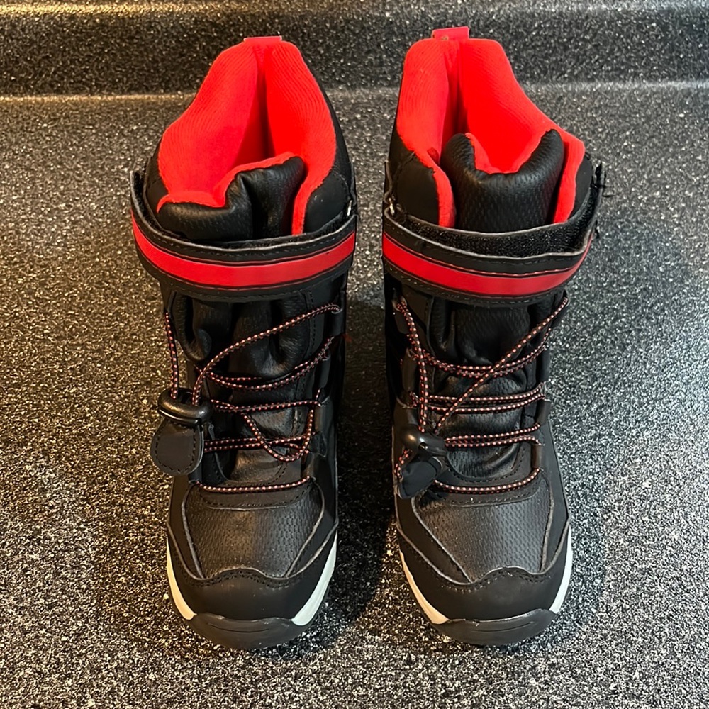 Youth Totes winter boots, unisex.